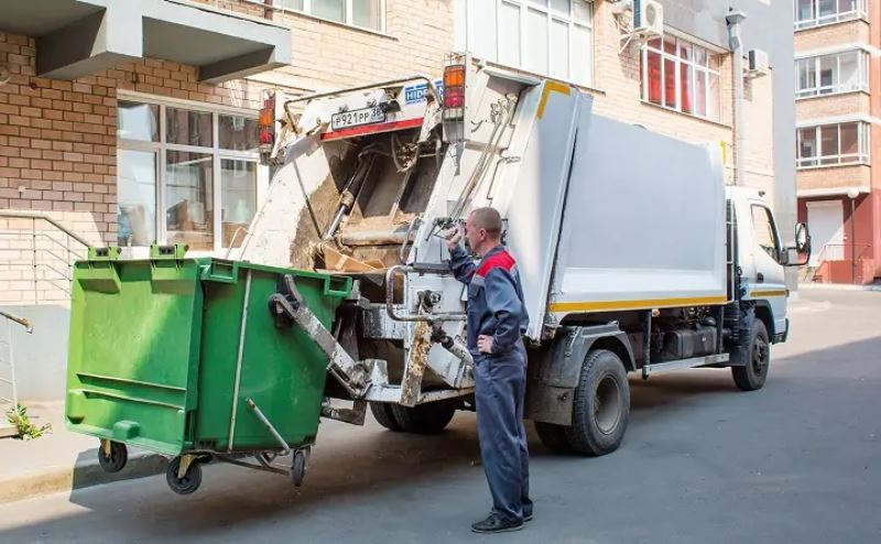  Жители 9-ти этажного дома в Азове платят за мусор в 3 раза меньше
