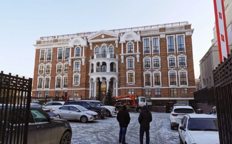  Вместо парковки в Ростове построили четырехэтажный особняк
