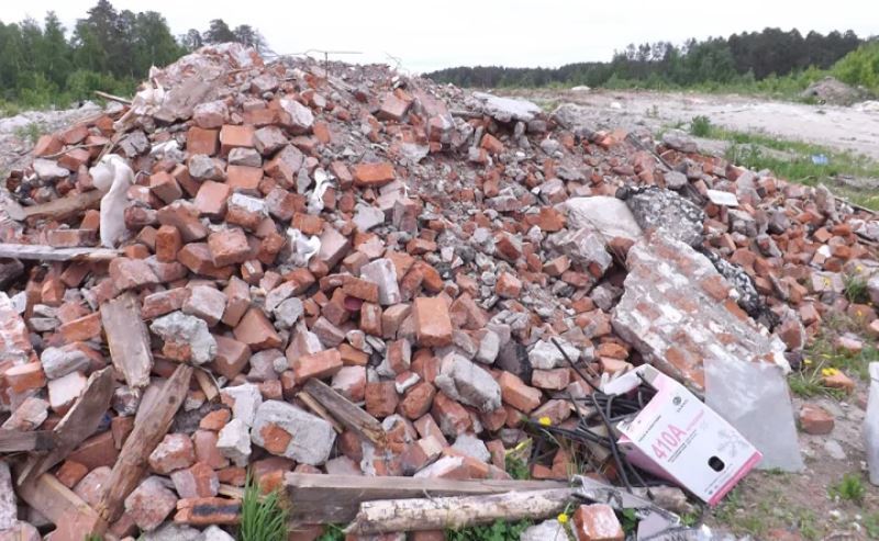  Застройщики Ростова выбрасывают строительный мусор где попало