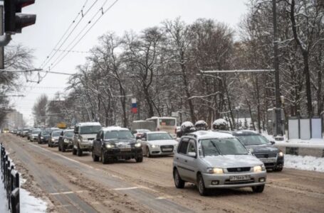 Асфальт в Ростове растаял вместе со снегом